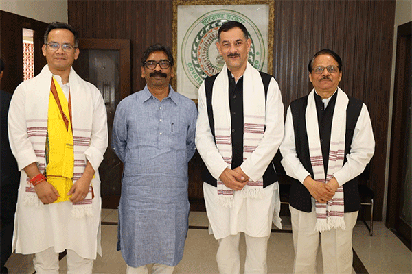 मुख्यमंत्री हेमंत सोरेन से असम कांग्रेस अध्यक्ष गौरव गोगोई  ने  की मुलाकात