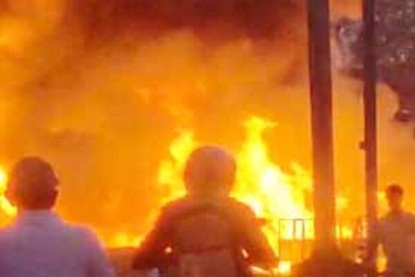 तुपुदाना के बालसिरिंग रिंग रोड के पास पाइप के स्टॉक में लगी भीषण आग