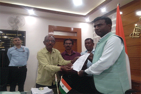 Ranchi News : तमाड़ प्रखंड के ग्राम प्रधानों ने डीसी को सौपा ज्ञापन