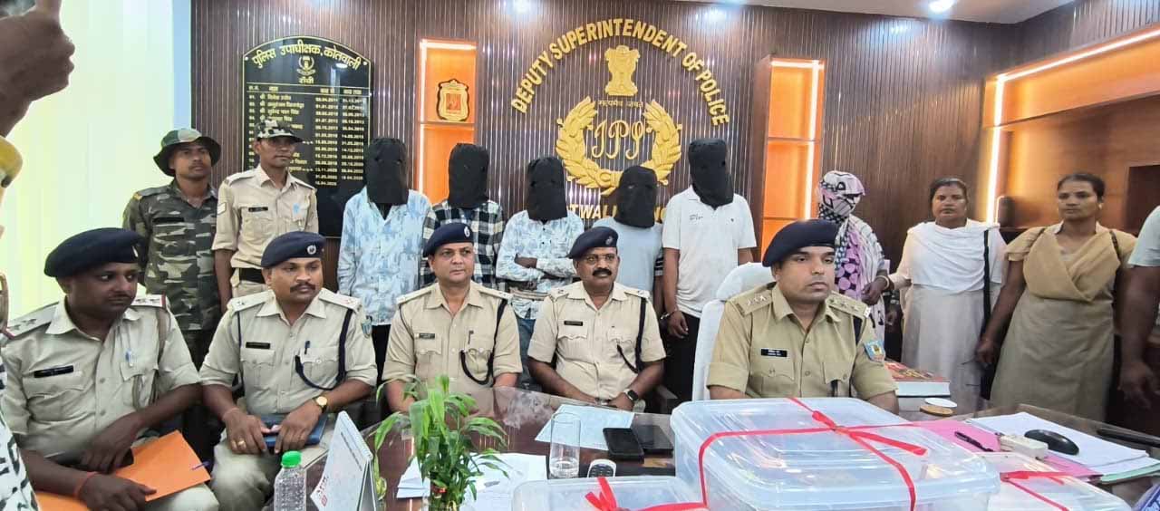 Crime News : हिंदपीढ़ी में ड्रग्स रैकेट का खुलासा, 6 अरेस्ट, 8.74 लाख कैश व गांजा बरामद