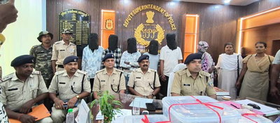 Crime News : हिंदपीढ़ी में ड्रग्स रैकेट का खुलासा, 6 अरेस्ट, 8.74 लाख कैश व गांजा बरामद