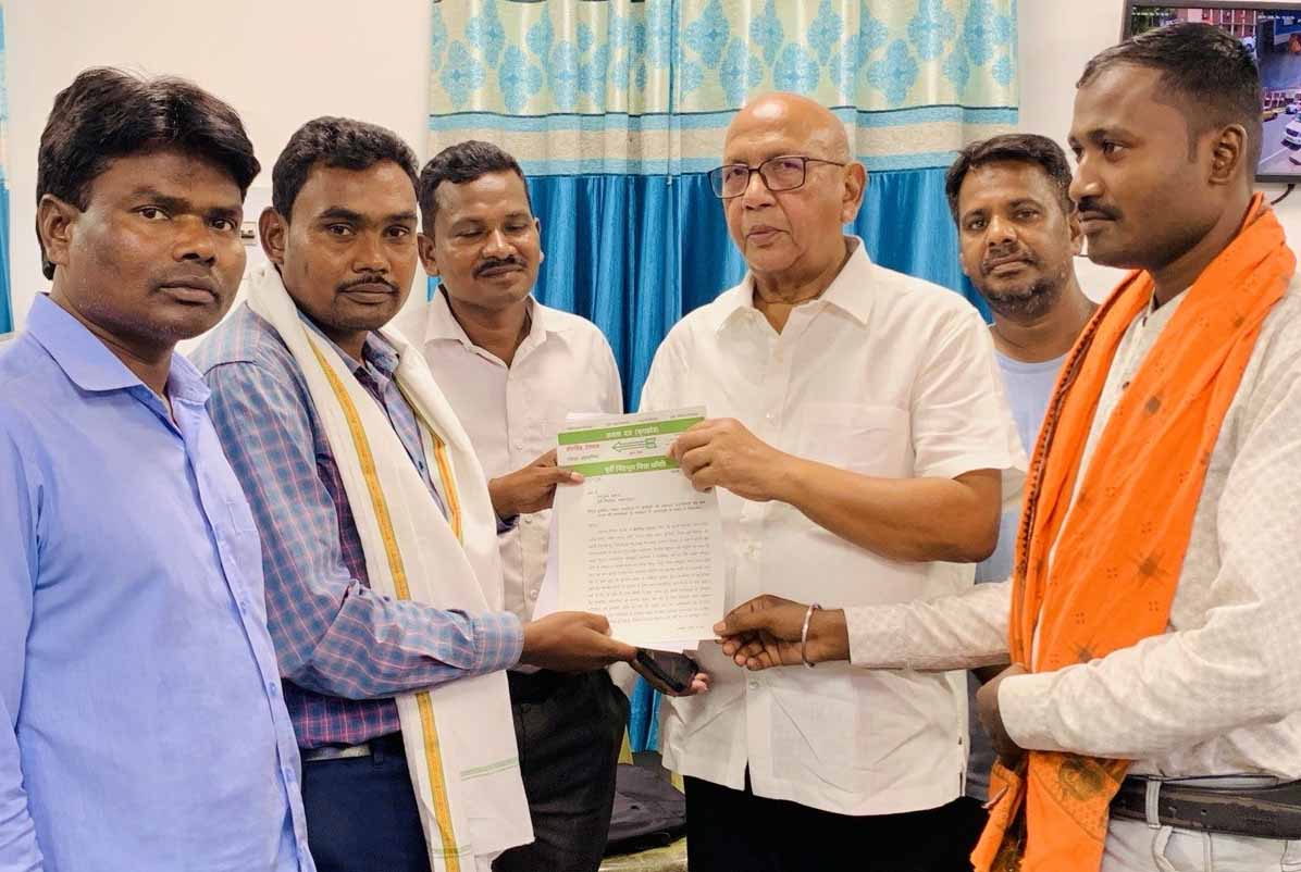 Jadugoda : डुमरिया के आस्ता गांव में जलमीनार 2 वर्षों से खराब, विधायक से लगाई गुहार