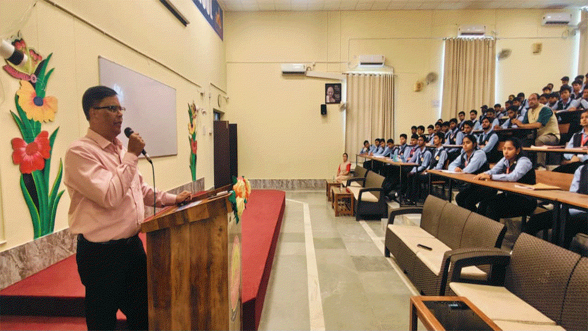 DAV नंदराज में डिफेंस करियर काउंसलिंग, छात्रों को NDA व SSB की तैयारी की जानकारी