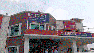 Dhanbad News : नकली शराब फैक्ट्री का भंडाफोड़, भारी मात्रा में स्प्रीट व शराब जब्त