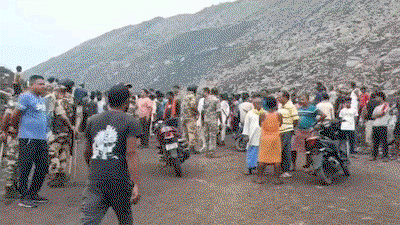 Dhanbad  News : STG आउटसोर्सिंग में वाहन की चपेट में आकर व्यक्ति की मौत, आक्रोशितों ने रोका काम