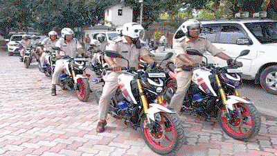 धनबाद पुलिस को मिली 45 नई बाइक, दुर्गापूजा में संकरी गलियों में गश्ती होगी आसान