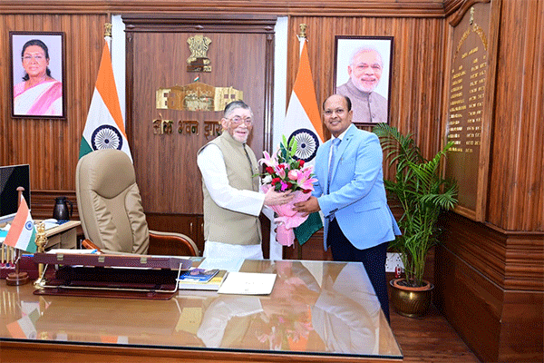 राज्यपाल संतोष गंगवार से नवनियुक्त कुलपति राजीव मनोहर ने की शिष्टाचार भेंट