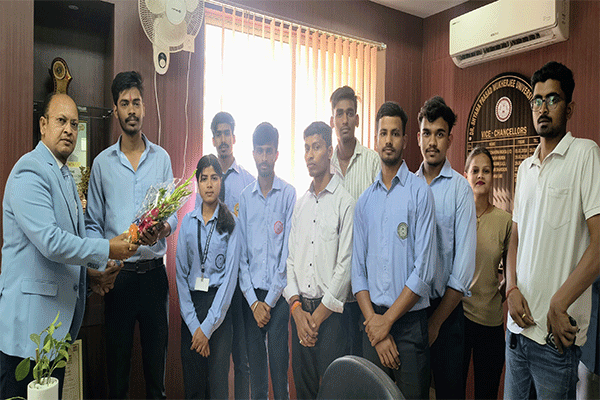 ABVP ने DSPMU के नवनियुक्त कुलपति राजीव मनोहर से की शिष्टाचार मुलाकात