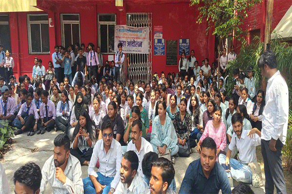 रांची विश्वविद्यालय में छात्रों का प्रदर्शन, सेशन लेट व अव्यवस्था पर छात्र आक्रोशित