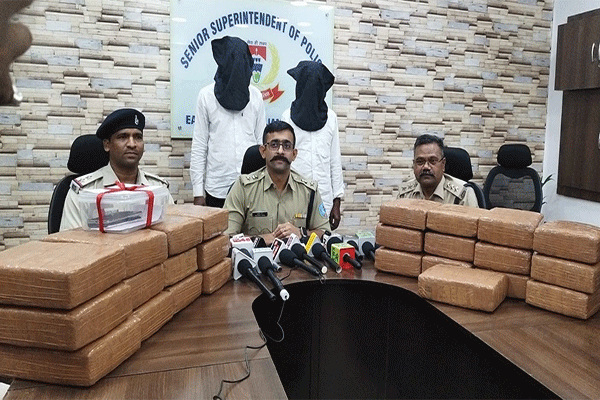 बहरागोड़ा : वाहन चेकिंग में 50 किलो गांजे के साथ दो तस्कर गिरफ्तार