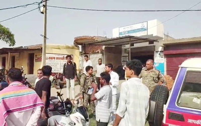 धनबाद : दिनदहाड़े SBI CSP में लूट, अपराधियों ने पिस्टल की नोक पर उड़ाए 80 हजार