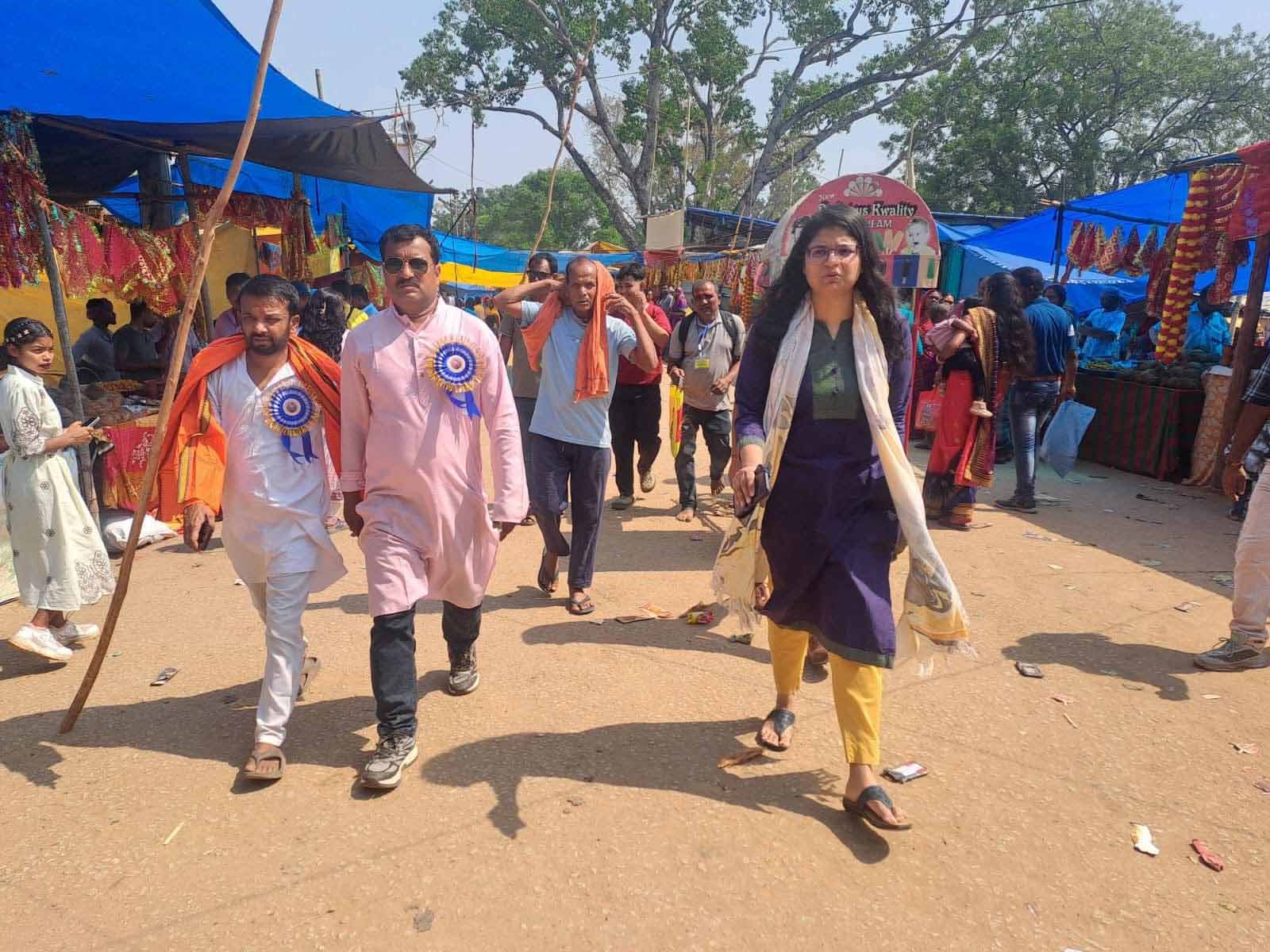 चाईबासा: SDO ने केरा गांव का किया दौरा, मेले की तैयारियों का लिया जायजा