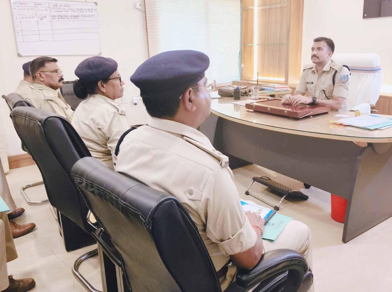 Ranchi News : ट्रैफिक व्यवस्था सुधारने को लेकर पुलिस की बैठक, कई निर्देश जारी