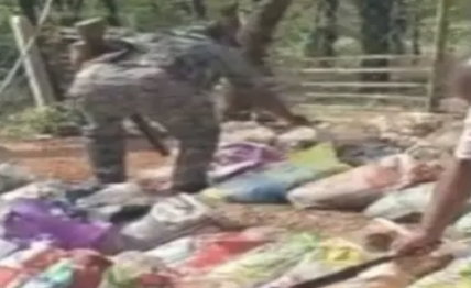 Chaibasa News: अवैध शराब पर कार्रवाई, 5 भट्ठियां ध्वस्त, 4000 लीटर जावा महुआ नष्ट