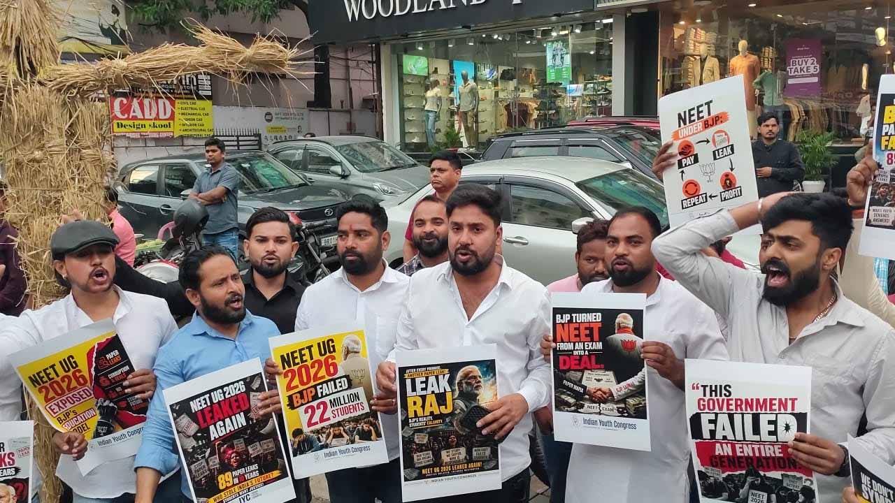 Education News : NEET-UG व UGC NET पेपर लीक को लेकर रांची में छात्रों का उग्र प्रदर्शन