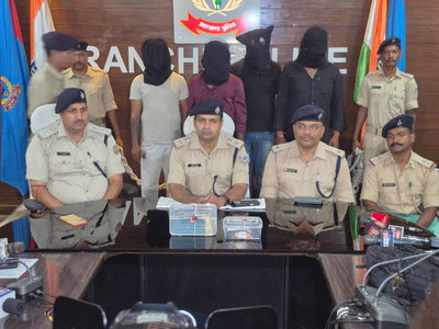 Crime News : रांची में बस लूट की कोशिश नाकाम, 4 गिरफ्तार, हथियार बरामद