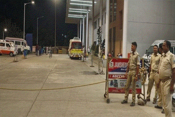 Jamshedpur News : MGM अस्पताल में पार्किंग से बाइक चोरी के बाद पुलिस व होम गार्ड के बीच हुई तनातनी