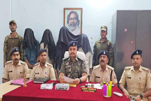 चतरा पुलिस की कार्रवाई : ढाई लाख के ब्राउन शुगर के साथ चार तस्कर गिरफ्तार