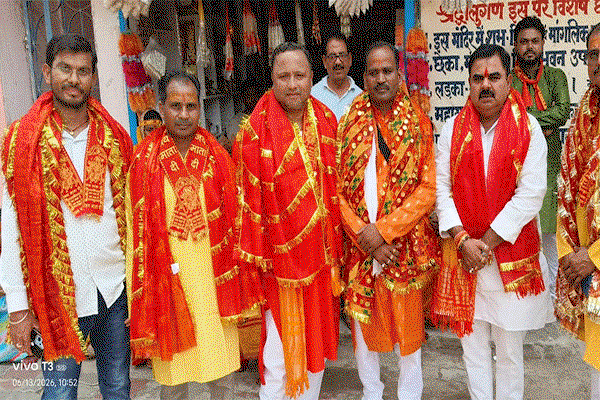 Hazaribagh  News : शिवपुरी में आयोजित प्राण-प्रतिष्ठा में शामिल हुए विधायक प्रदीप प्रसाद