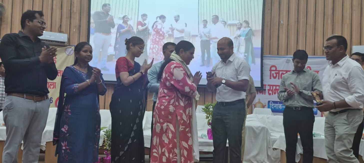 Ramgarh News : मेधा सम्मान समारोह में विद्यार्थियों को किया गया सम्मानित