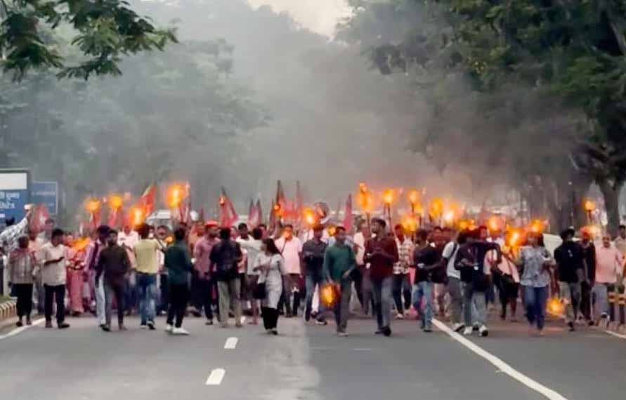 Ranchi News : धुर्वा से लापता बच्चों की बरामदगी को लेकर भाजपा ने निकाला मशाल जुलूस