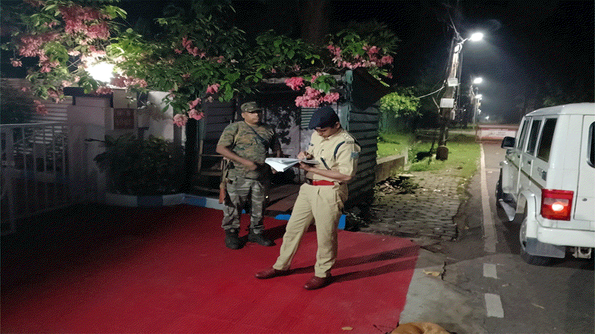 Bokaro News : DSP ने वरीय अधिकारियों के आवास पर तैनात गार्डो का किया निरीक्षण