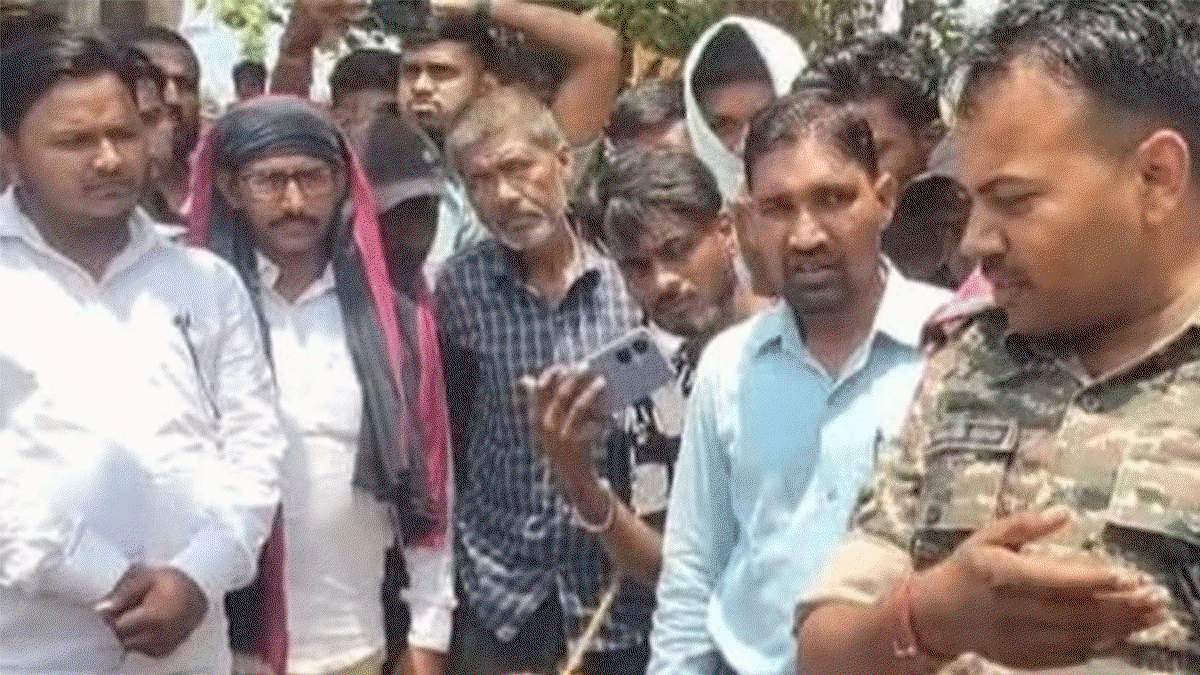 Giridih  News : बंद खदान में महिला के शव की तलाश जारी, आक्रोशित ग्रामीणों ने किया सड़क जाम