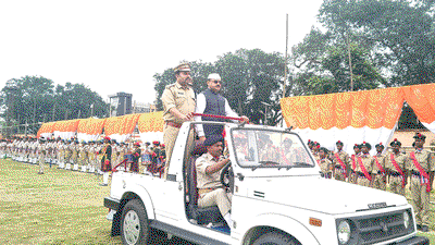 Gumla News : स्वतंत्रता दिवस को लेकर परमवीर अल्बर्ट एक्का स्टेडियम में फुल ड्रेस फाइनल रिहर्सल आयोजित