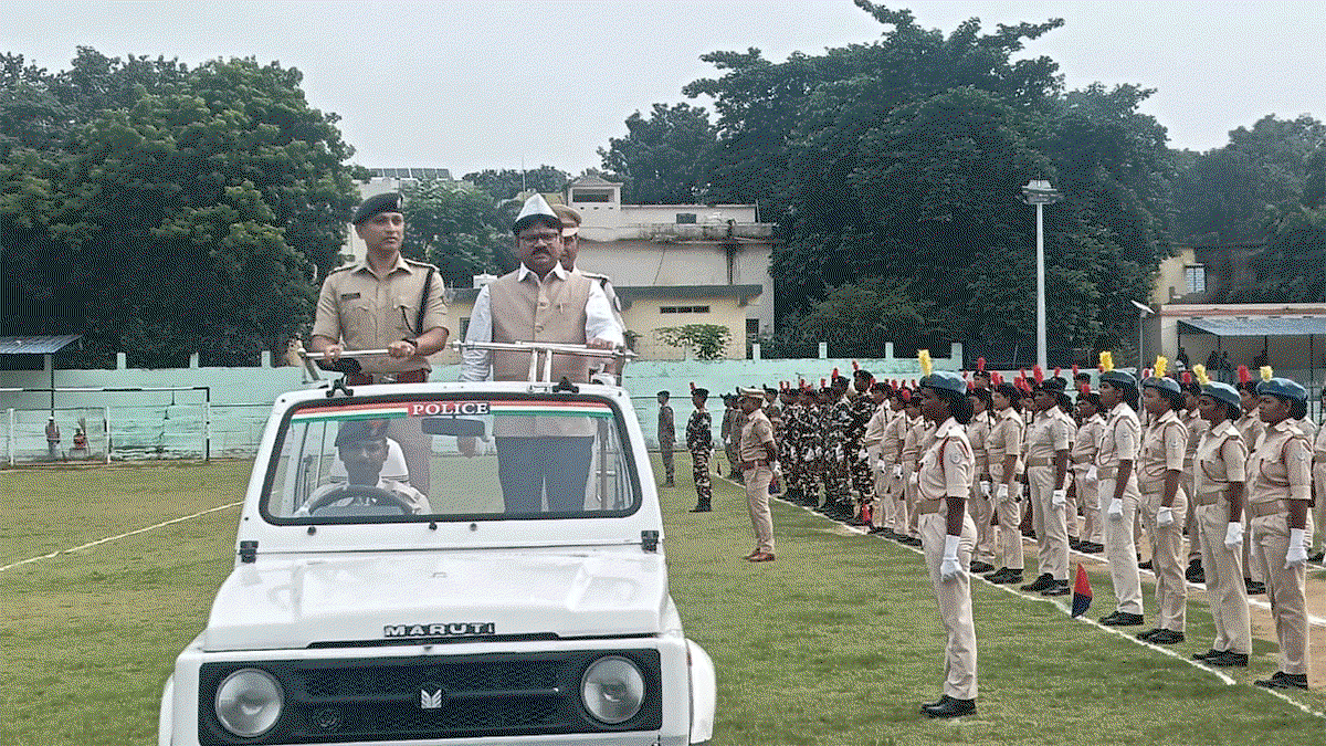 Latehar News : DC व SP ने स्वतंत्रता दिवस की अंतिम तैयारियों का लिया जायजा