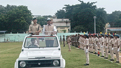Latehar News : DC व SP ने स्वतंत्रता दिवस की अंतिम तैयारियों का लिया जायजा