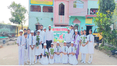 Jamtara News : S.R.पब्लिक स्कूल में एक पेड़ मां के नाम 3.0 अभियान