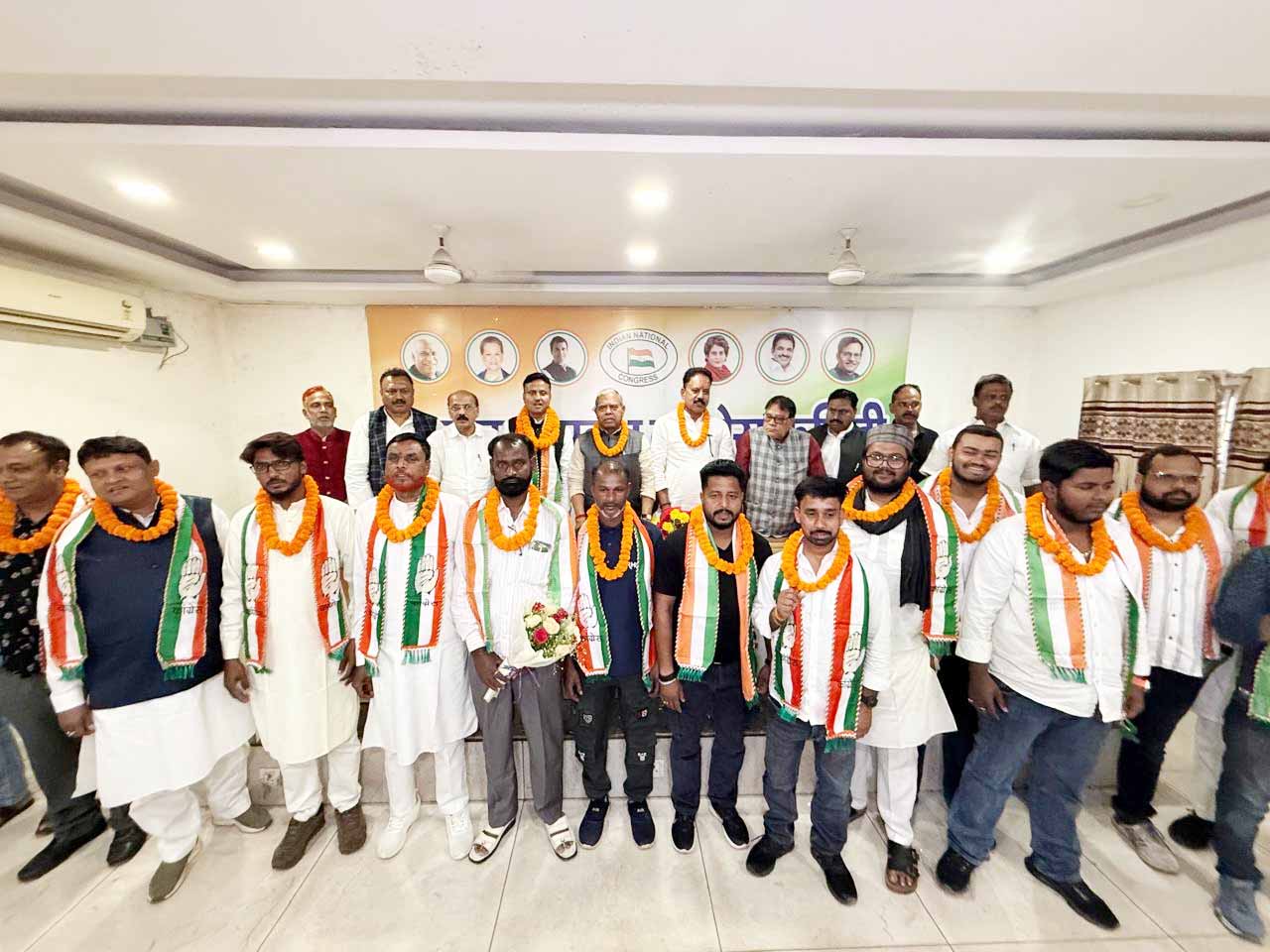 बोकारो के लोगों ने ली कांग्रेस की सदस्यता, केशव महतो रहे मौजूद