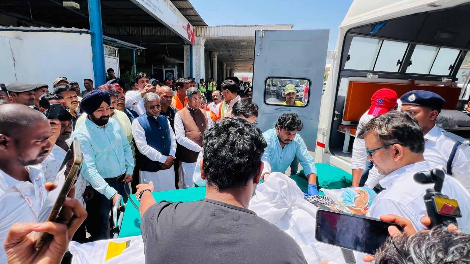 हैदराबाद से इलाज करा 5 साल बाद झारखंड लौटे पूर्व विधायक इंद्रजीत महतो, एयरपोर्ट पर स्वागत