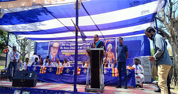 पलामू : अंबेडकर जयंती के कार्यक्रम में प्रशासनिक अधिकारी रहे नदारद, वित्त मंत्री हुए नाराज