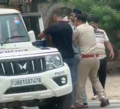 Ranchi : चेकिंग के दौरान थार चालक ने पुलिसकर्मी को मारी टक्कर, घायल