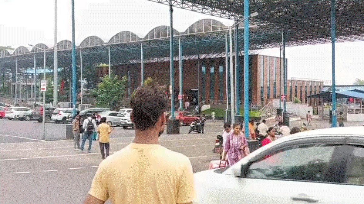 बोकारो रेलवे ने सिटी स्टेशन के एक-एक रिजर्वेशन काउंटर को किया बंद