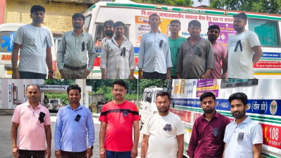 Jharkhand News : 108 एंबुलेंस कर्मचारियों का आंदोलन शुरू, काला बिल्ला लगाकर किया काम