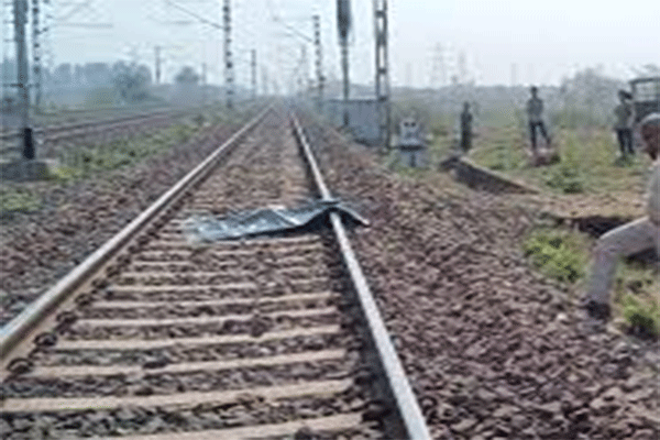 सरायकेला :  राजखरसावां में ट्रेन की चपेट में आकर महिला की मौत