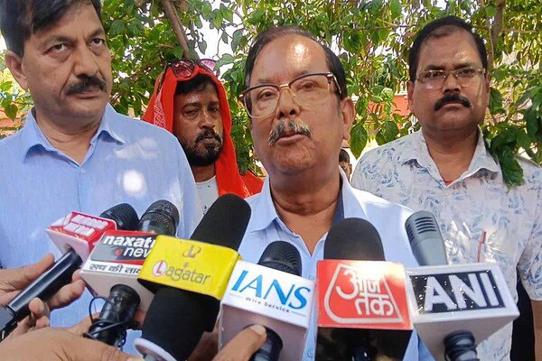 धनबाद-बोकारो-रांची मुख्य सड़क धंसने के बाद बढ़ी चिंता, लोगों से सुरक्षित स्थानों पर जाने की अपील