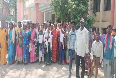 लातेहार : पारंपरिक पूजा शुरू कराने को लेकर डीसी को ज्ञापन