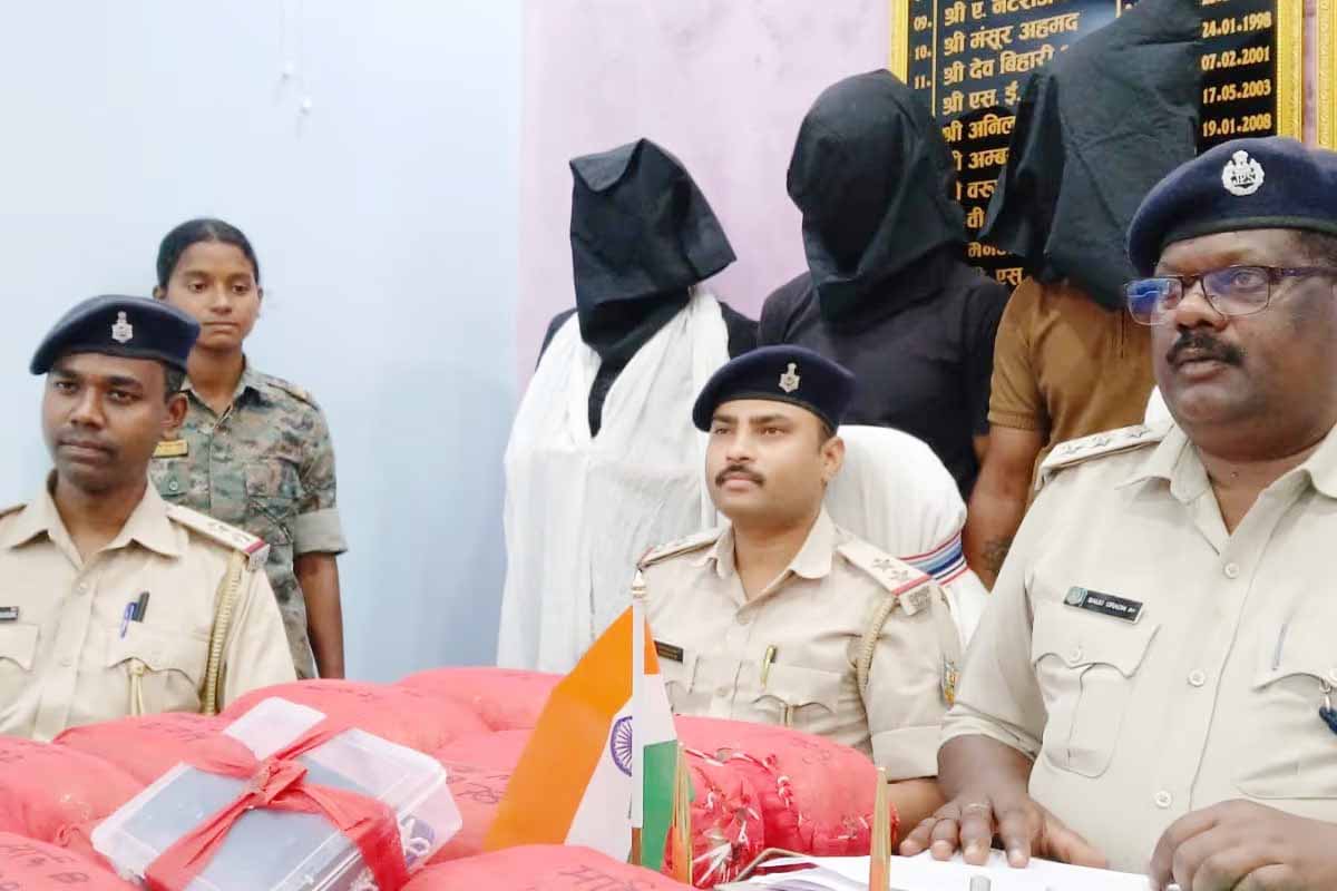 सिमडेगा: 28 किलो गांजा के साथ 3 गिरफ्तार, ओडिशा से लोहरदगा जा रहे थे तस्कर