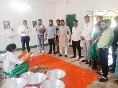 लातेहार : नगर पंचायत अध्यक्ष व उपाध्यक्ष ने सीजीएलएम सेंटर का किया उद्घाटन