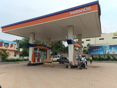 Petrol-Diesel Crisis : रातू के पेट्रोल पंप पर लगा 'नो ऑयल' का स्टीकर, लोगों की बढ़ी मुश्किलें