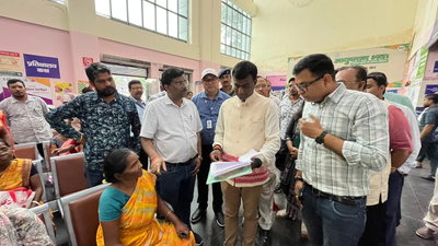 Ranchi News : डीसी ने सदर अस्पताल का किया औचक निरीक्षण, डिस्पेंसरी प्रभारी को शो-कॉज