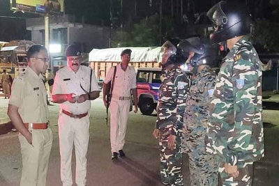 Bokaro : सुबह में कार्यालय, रात में सड़कों पर निगरानी, SP की नई रणनीति