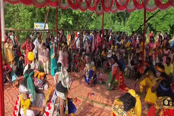 Chakradharpur News : नलिता गांव में रोजो पर्व पर छऊ नृत्य व मेले का भव्य आयोजन