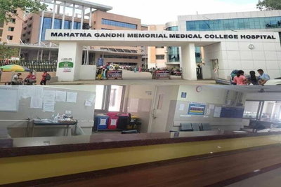 Jamshedpur : MGM अस्पताल में मरीजों की सुरक्षा पर उठे सवाल, घंटों नहीं मिले डॉक्टर-नर्स