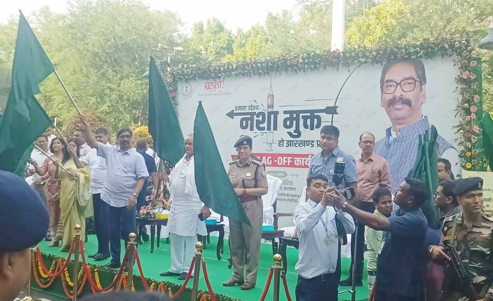 Jharkhand : नशामुक्ति अभियान का आगाज, CM हेमंत ने दिखाई प्रचार रथों को हरी झंडी