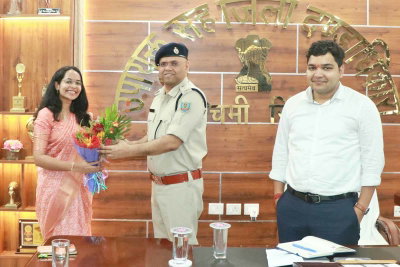 Chaibasa : 2025 बैच की प्रशिक्षु IAS ईरा जोरवाल ने DC व SP से की मुलाकात