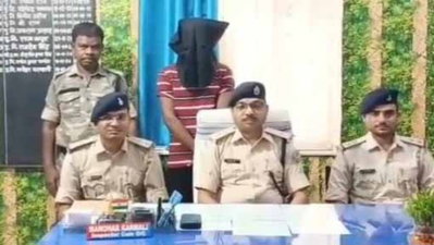 Dhanbad News : फोटो-वीडियो वायरल करने की धमकी देने वाला युवक मोतिहारी से गिरफ्तार